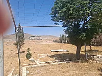 ارض بالكسوة على الشارع مباشرة بعد جسر الكبري قبل معمل هنا