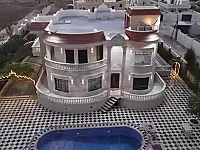 فيلا رائعة للبيع في مركز عفرين بمساحة 2000 م² بسعر مناسب