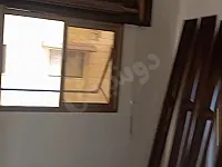 سبينة مواجه جامع العدنان طابق ثاني اتجاه جنوبي غربي ثلاثة غرف وصالون