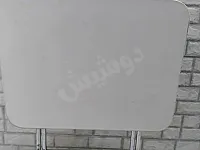 عباسيين ، دمشق . طاولتين واحدة فورميكا وبحالة ممتازة  والاخرى خشب