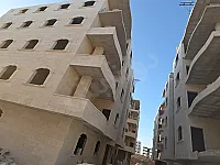 شقة 5 غرف للبيع عالعضم مقابل مدرسة المميزون بـ72,000$