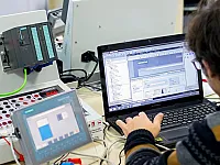 اتمتة الماكينات وخطوط الانتاج