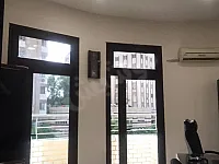 إيجار طابق تجاري 160 م² قرب دوار المحافظة بدمشق 4 مكاتب وصالة استقبال