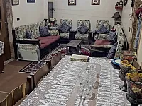 للبيع بيت في منطقة المهايني طابق أول _حصة نصف السطح 