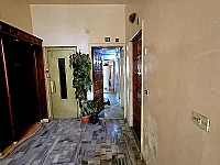 للبيع شقه بالميسات نسق تاني عن الشارع العام