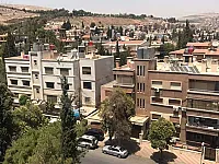 مزة فيلات غربية شارع الغزاوي باركينغ بير خاص بالبناية 
مكان على السطح